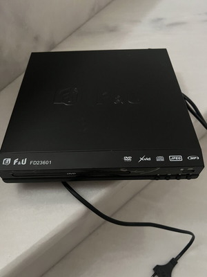F&U FD 23601 DVD player with remote control