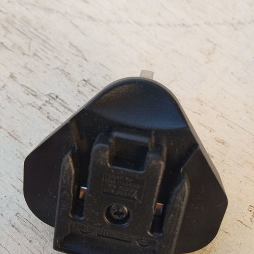 Adaptor plug from universal to UK new