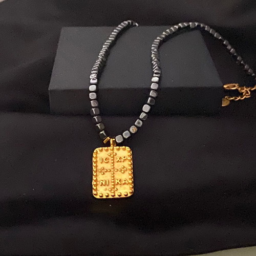 Handmade necklace with hematite semi-precious stones and steel Konstantinato motif