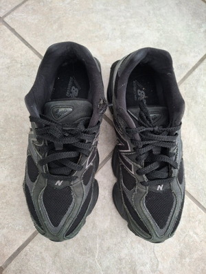 New Balance athletic shoes used, size 42, black