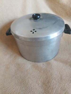 Vintage aluminum pot KAZA like new with steam vent lid