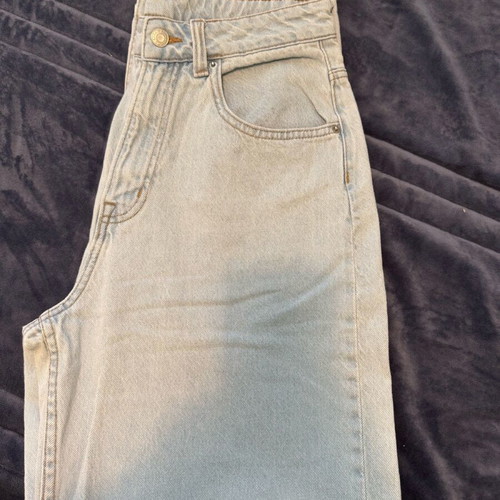 Light-colored 90’s baggy jeans used, size 38, ultra high waist