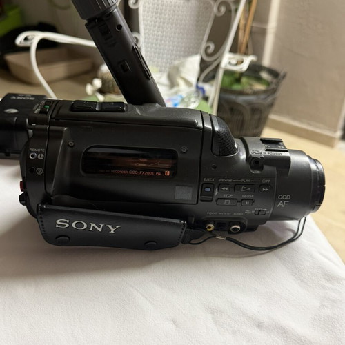 Vintage video camera Sony used with 2 batteries, door issue
