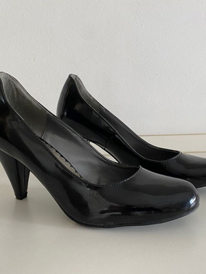 Migato black patent leather pumps size 38 like new
