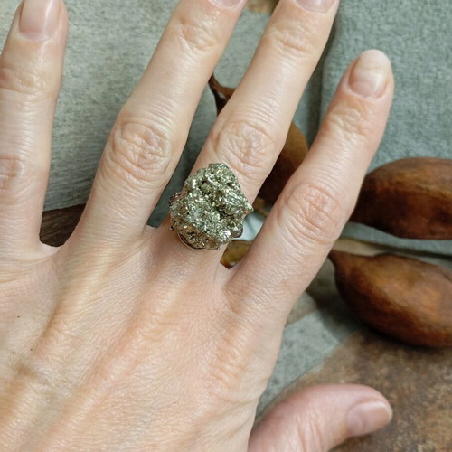 Women's ring with euhedral pyrite new, silver color