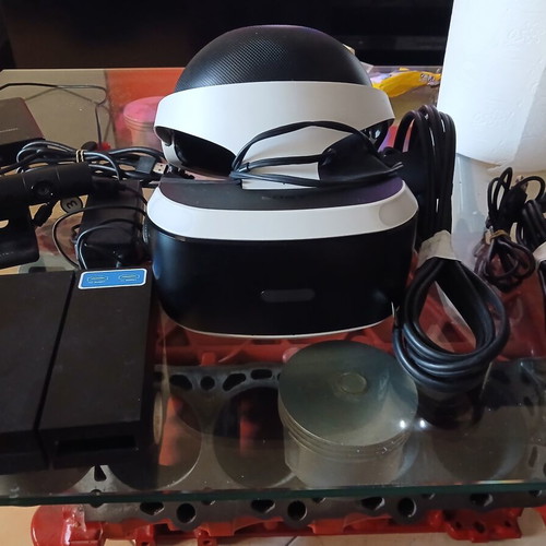 PS4 VR headset first model with all cables, like new