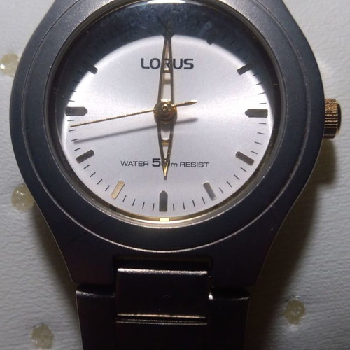 LORUS women's wristwatch used with metal bracelet