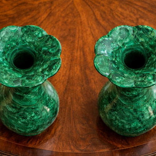 Pair of 19th century Russian vases made of natural malachite like new
