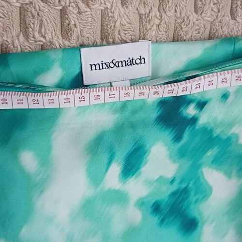 Mix & Match satin maxi skirt green, like new