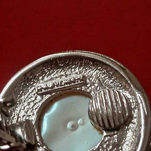 Clip-on earrings vintage 2.5 cm diameter with stamps, like new