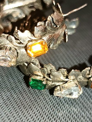 Vintage earrings with zircon stones leaf design like new