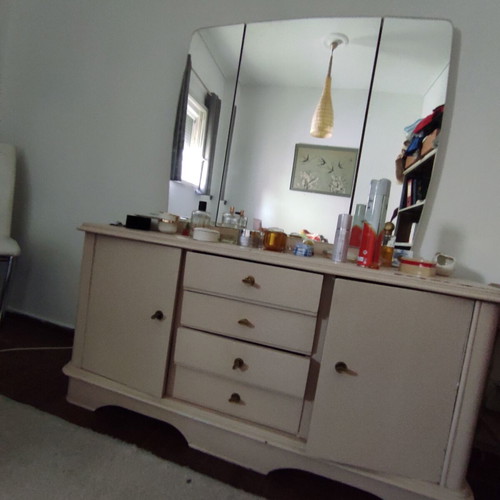 Living room buffet with large mirror, 2 cabinets and 4 drawers used