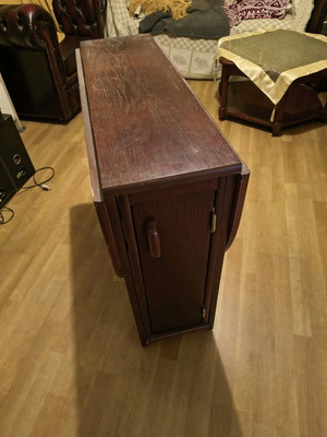 Τραπέζι πτυσσόμενο από μασίφ ξύλο με 4 πτυσσόμενες καρέκλες μεταχειρισμένο