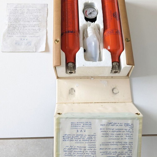 Portable vintage oxygen therapy device new, with leather case