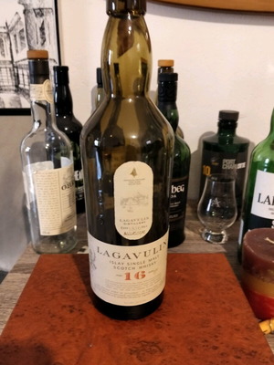 Lagavulin 16 empty bottle and box like new
