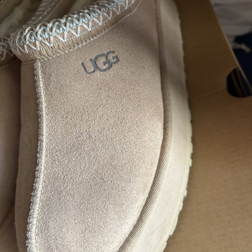 Ugg beige boots used, size 40