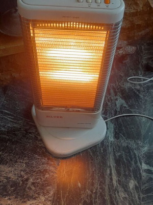 Halogen heaters like new, 2 pieces, 1200W rotating
