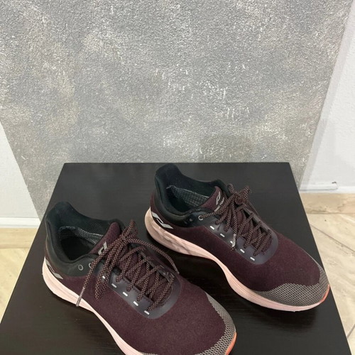 Pro Touch women's athletic shoes like new, size 38