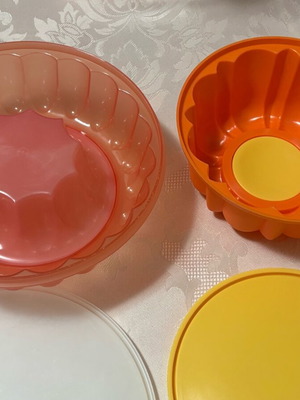 Cake molds used, set of two, one lid cracked but closes