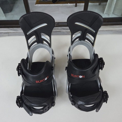 Burton Ripcord 154 snowboard with Burton Mission Reflex bindings used, size Medium, silver