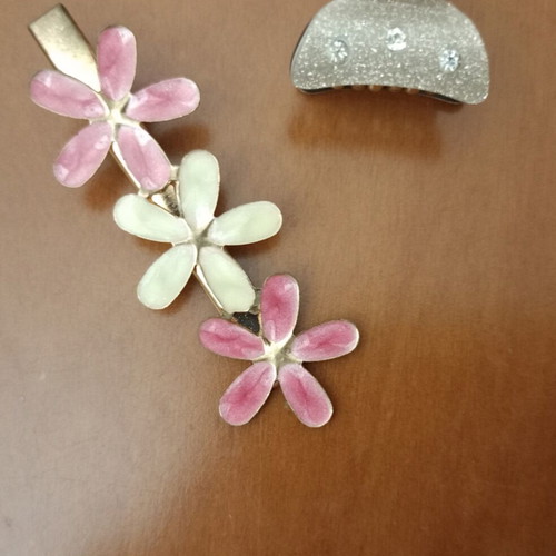Hair Accessories Set with Flower Clips and Mini Rhinestone Clip like new