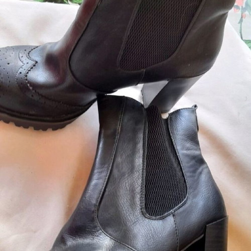 Chelsea boots like new, size 40, black, 8 cm heel