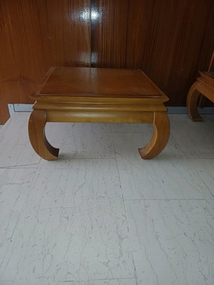 Solid walnut table like new