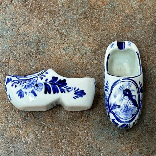 Handmade Dutch DELFTS porcelain decorative ashtrays like new