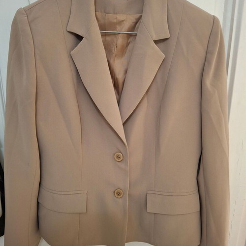 Lussile beige suit small, jacket and trousers like new