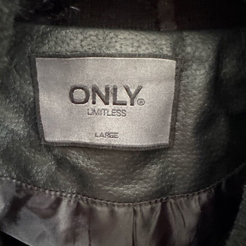 Only women's leather jacket black like new, size L