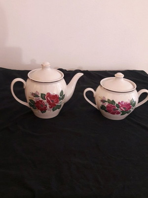Polonne vintage tea set and sugar bowl from the 1980s porcelain factory