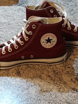 Chuck Taylor All Star Hi Converse маратонки като нови, номер 41.5, червени