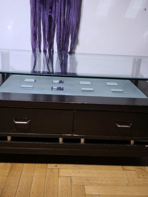 Τραπεζάκι σαλονιού μεταχειρισμένο με γυάλινη επιφάνεια και συρτάρια