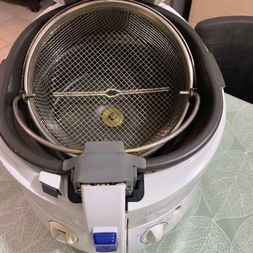 Delonghi Rotofry 1.3 lt fryer used with removable bowl