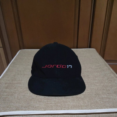 Jordan 17 Cap 2001 like new, black, size M