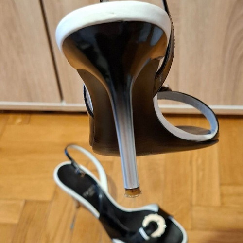 Women's sandals like new, leather, size 39, 9 cm heel