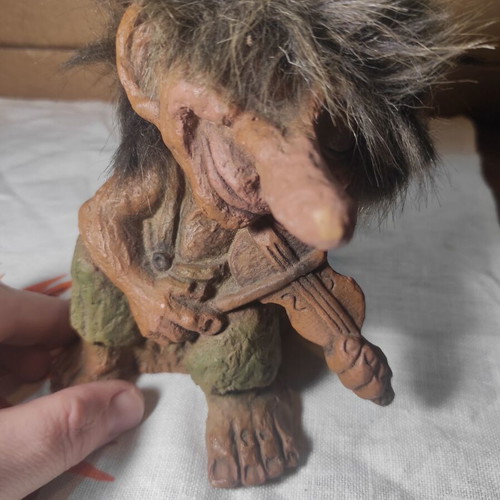 Ny Form Original 1980s Norwegian Handmade Fiddler Troll 17cm ύψος καινούριο με ετικέτα