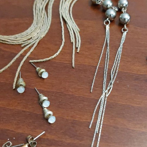 Earrings used, pack of 22 pairs in trendy designs
