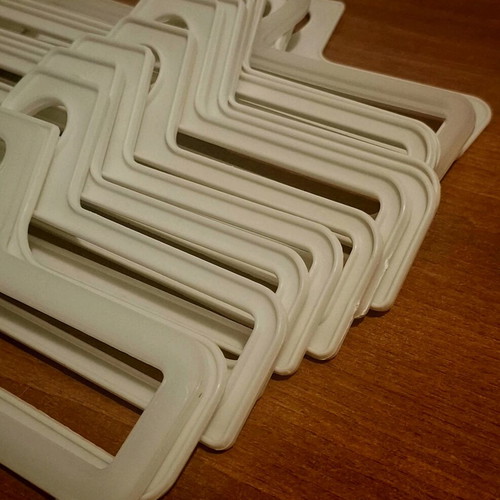 Small white hangers like new, pack of 15 pieces