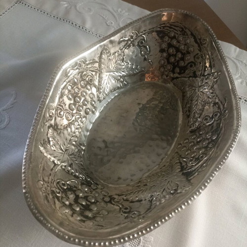 Silver-plated hammered fruit bowl like new