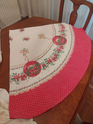 Round cotton Christmas tablecloth used, diameter 170cm