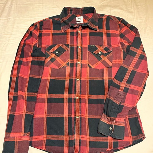 Lee men's shirt Medium slim fit like new, black and red