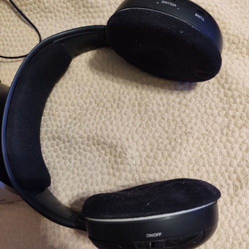 Sennheiser RS 110 II wireless TV headphones with base and power supply