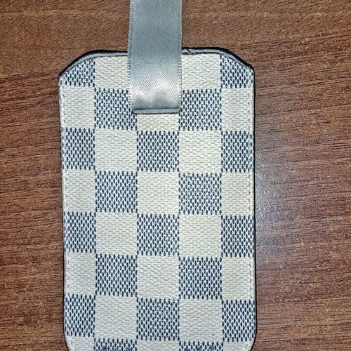 Louis Vuitton Cardholder like new, natural leather, colorful