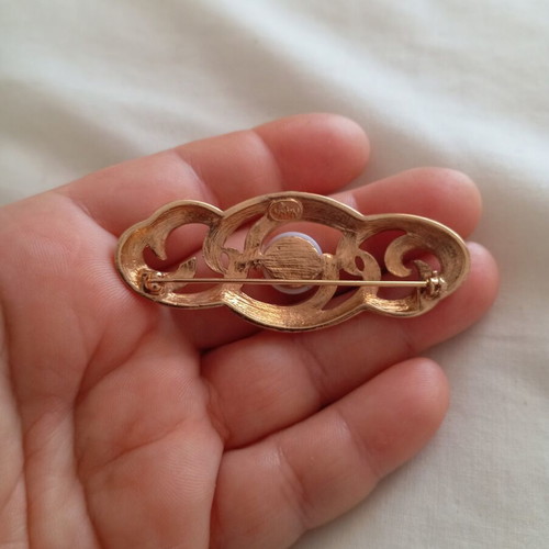Napier vintage brooch like new