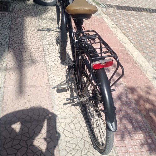 City Bicycle 28" like new, V-Brakes, front suspension, 29 inch wheels