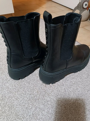 Parex black ankle boots like new, size 37, minor defect