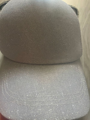Cap like new, silver color