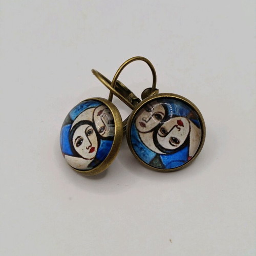 Faces 14mm dangle earrings new, bronze base, beige and blue