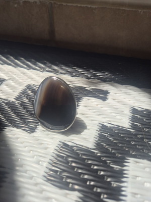 Adjustable ring like new, brown
